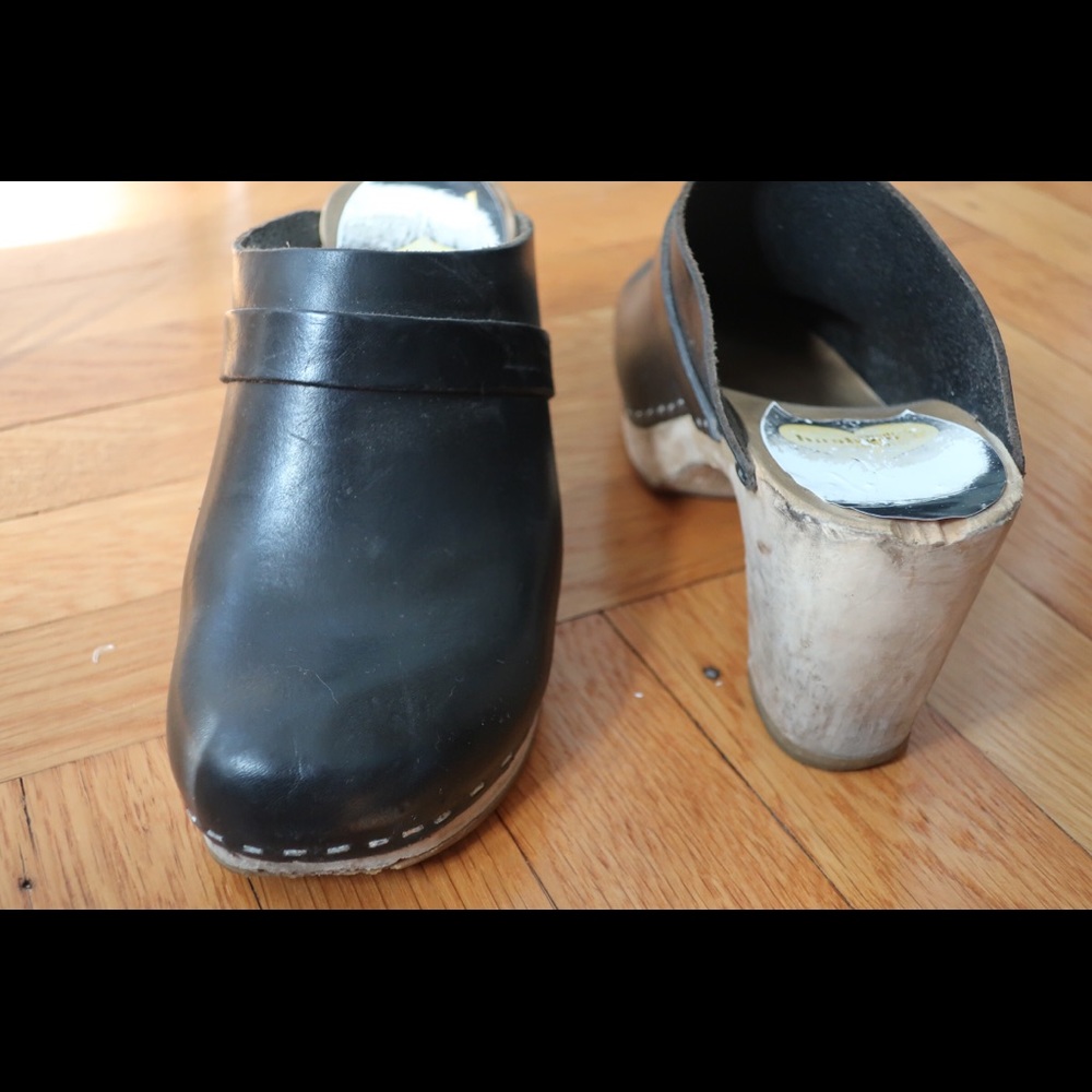 Swedish Hasbeens classic slip on clogs